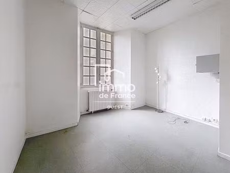 local commercial de 47 m² ? rive-gauche laval centre-ville