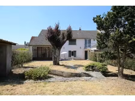 ensemble de maison de village sur 860 m² de terrain de plain-pied