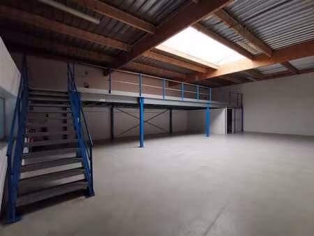 location local d’activités saint aubin du cormier 35140 240m²