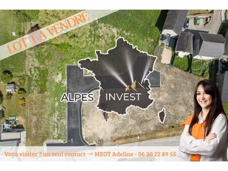 lot 1 - terrain constructible viabilise  libre de constructeur et plat de 439 m2.
