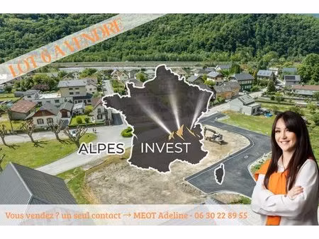 lot 6 - terrain constructible viabilise  libre de constructeur et plat de 378 m2.