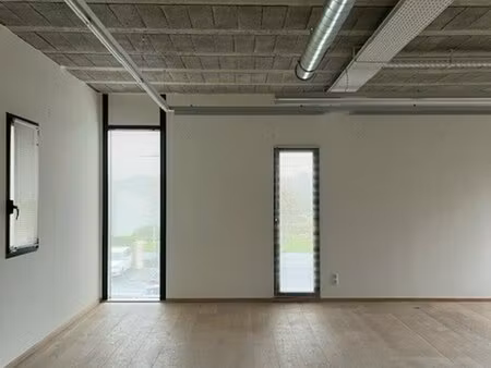 location local professionnel 81m² nantes 44000