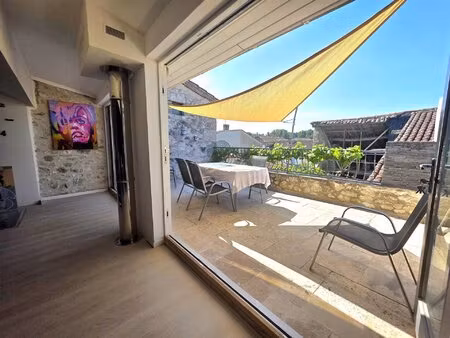 une superbe maison de ville au style unique  en plein centre d’eymet