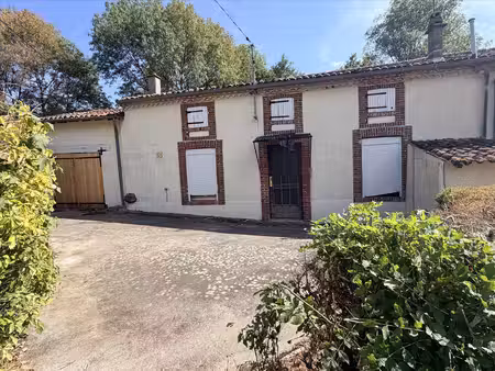 maison individuelle de 3 chambres située dans un hameau tranquille  à seulement 10 minutes