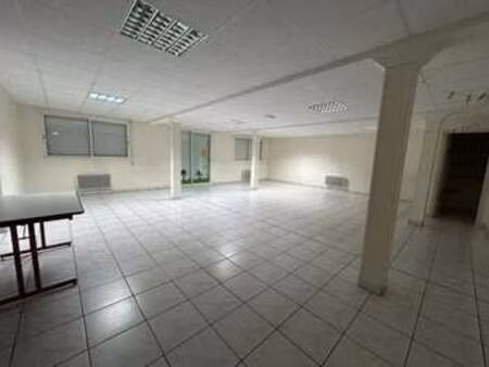 vente maison à laval (53000) : à vendre / 243m² laval