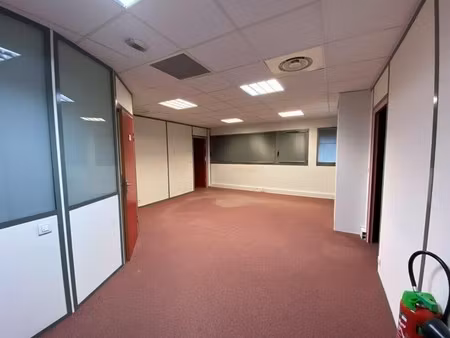 location bureaux 136 m²