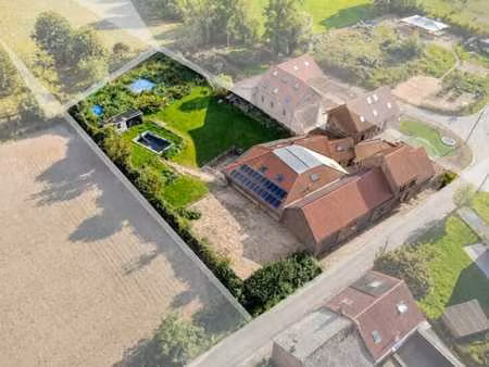 grande ferme rénovée avec atelier  piscine et peb b