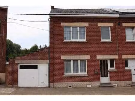 maison unifamiliale avec garage et jardin