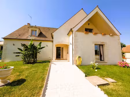 villa familiale 340 m² avec piscine intérieure et 4 garages
