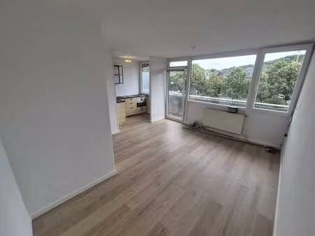 studio lumineux et rénové à louer à namur (salzinnes)
