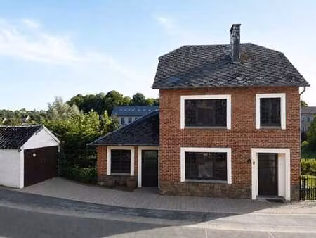 maison 4 façades à rénover dans le quartier prisé de biron à