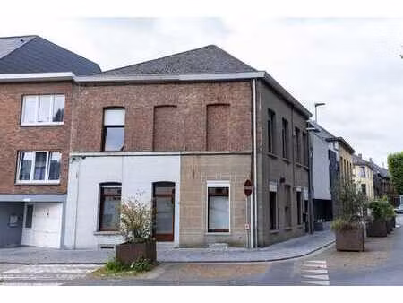 maison de ville idéalement située à ath