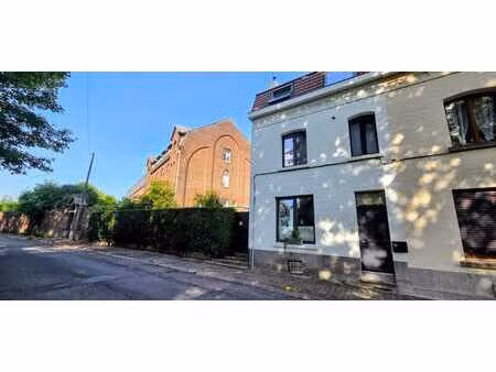 maison entièrement rénovée – 4ch – peb c – gare 2 min