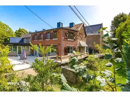agréable maison avec studio et terrain à bâtir !