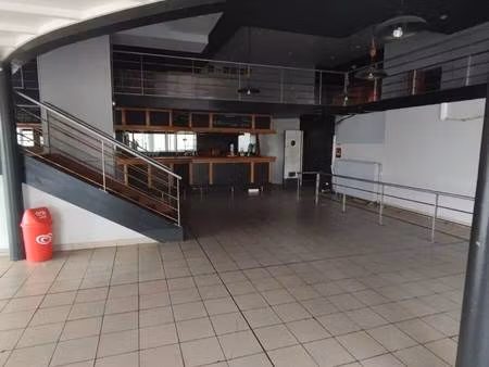 local commercial à louer