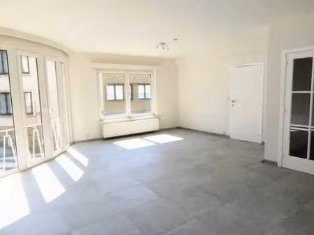 spacieux appt (2 ch.) avec garage intérieur et terrasse