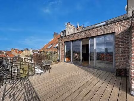 magnifique triplex 2 ch. avec grande terrasse