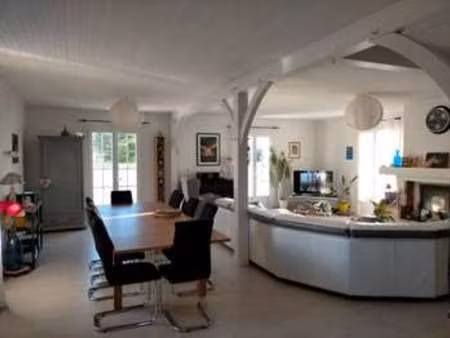 location maison à bussac-sur-charente (17100) : à louer / 175m² bussac-sur-charente