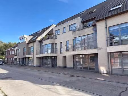gemeubeld appartement met twee slaapkamers en tuin in gijzeg