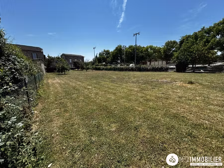 terrain plat a construire de 782 m2