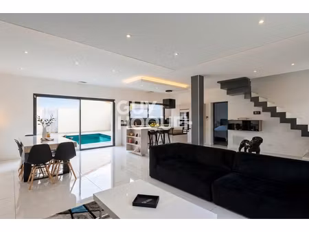 lunel - villa de 138 m2 avec piscine au sel - proche centre ville