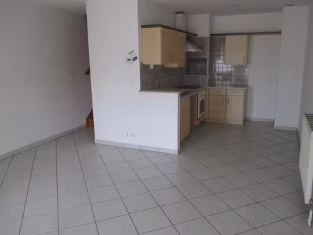 location appartement 4 pièces 71 m² à vaivre-et-montoille (70000)