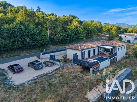maison traditionnelle à vesseaux (07200)