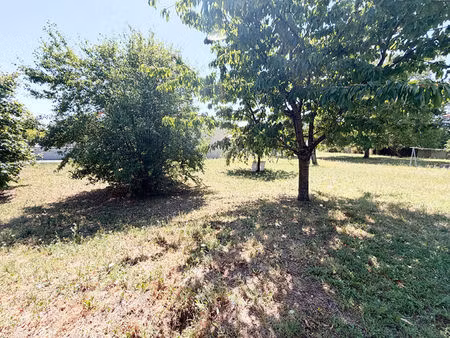 terrain constructible de 791 m2