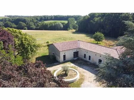 ancienne ferme de caractère  entièrement rénovée  au coeur de 1 5 hectare de nature...