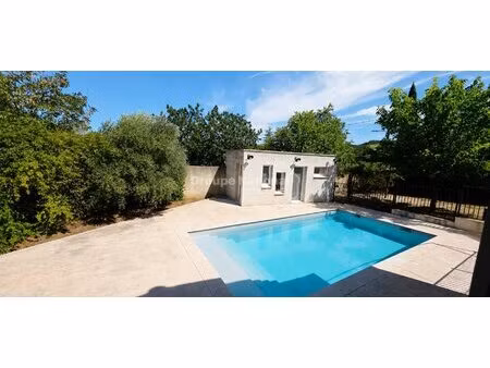 maison de plain-pied avec piscine  4 chambres  sabran