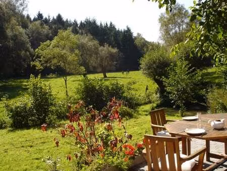 maison individuelle avec prairie à côté hallerbos