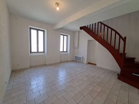 a louer - pins justaret - maison t4 d'une surface de 105.21 m² avec cour - 5653-fg