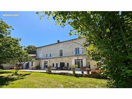 belle maison de caractère charentaise rénovée avec dépendances et parc arboré – à 30 min d