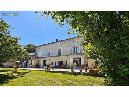 belle maison de caractère charentaise rénovée avec dépendances et parc arboré – à 30 min d