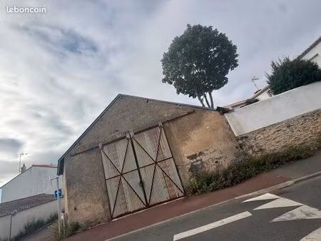 plusieurs box à louer jusqu’à 600m3 à proximiudu super u