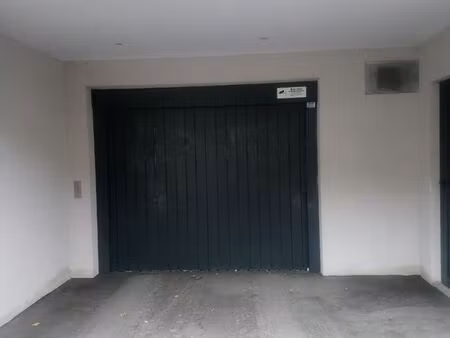 place de parking fermée et sécurisée – gentilly val de bièvre – proche sanofi