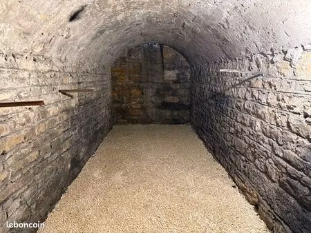 location de caves / box de stockage fermés et sécurisés