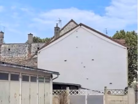 place de parking dans cour fermée