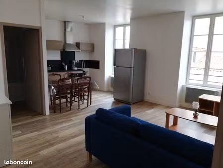 à louer – appartement meublé en hyper-centre des herbiers