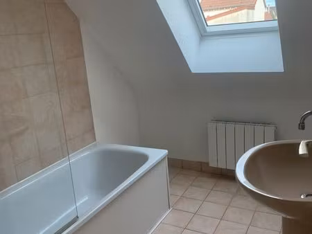 savigny sur orge f2 42 m2 loyer 814 euros  quartier calme. vue sur jardins  proche commerc