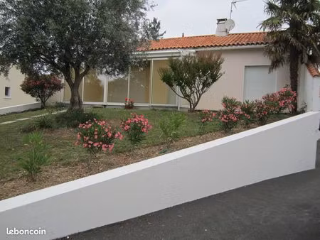 maison avec jardin et garage à louer