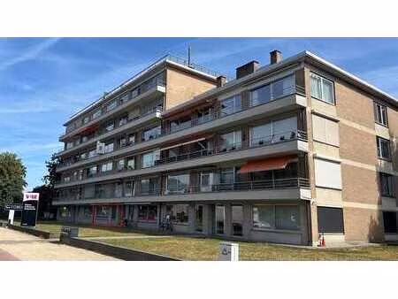 spacieux studio de 126 m² à turnhou