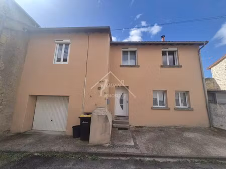 maison trois chambres  garage et cour