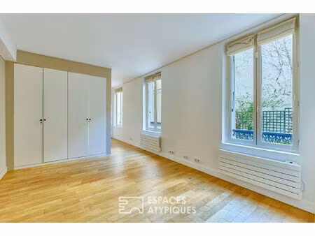 ancienne boutique réhabilitée en appartement au coeur de montmartre