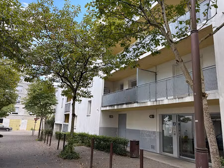 appartement t2 de 39.20 m² avec loggia et parking sécurisé dans résidence récente