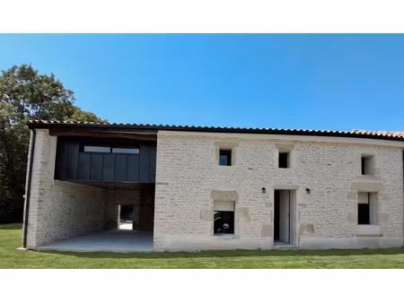 charentaise de caractère entièrement rénovée - proche surgèr