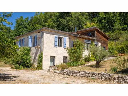propriété de caractère en pierre avec vue dominante  piscine
