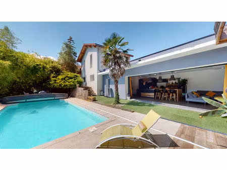 villa contemporaine de 125 m² avec piscine / jarrie