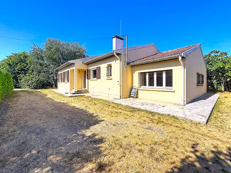 villa de plain-pied à fort potentiel sur un magnifique terrain constructible et piscinable
