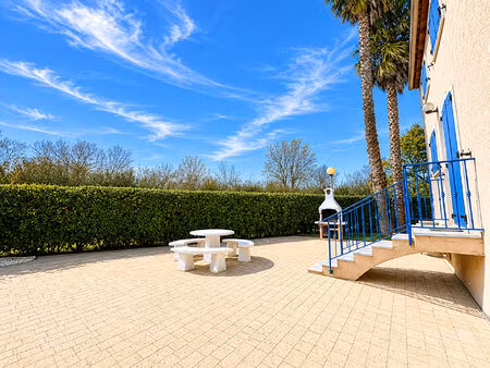 villa 5 pièces à louer à vidauban - réf. g95